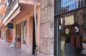 Els comerciants reclamen l'obertura de la plaça d'Espanya motivats per la davallada de vendes