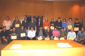S'entreguen els diplomes als nous monitors de futbol participants en el curs de la Federació Catalana de Futbol