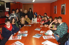 Alumnes de 3er d'ESO de l'IES Cambrils visiten la seu de la Revista Cambrils