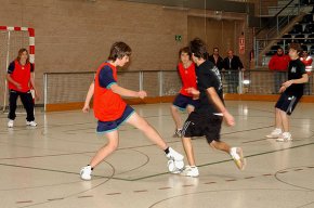 L'IES Cambrils i l'IES Ramon Berenguer IV, guanyadors del primer torneig de futbol sala entre els quatre centres de secundària