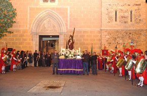 Es trasllada en processó el tabernacle amb la imatge de Jesús Natzarè