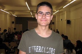 Adrià Gómez rep el reconeixement del seu institut per ser un dels 100 catalans amb millor nota de selectivitat