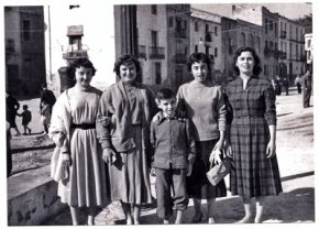 Sortida d'un grup d'amigues, a l'Ametlla de Mar, per a la festa de la Candelera