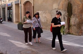 Alumnes de quart d'ESO de l'IES Ramon Berenguer IV participen en la 1a Cursa d'Orientació Urbana Educativa