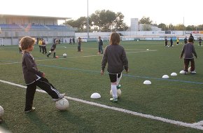 L'APA del Cardenal Vidal i Barraquer diu sí a la unificació del futbol base cambrilenc