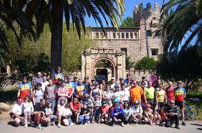 La ruta ciclista organitzada per la Policia Local aplega una seixantena de participants