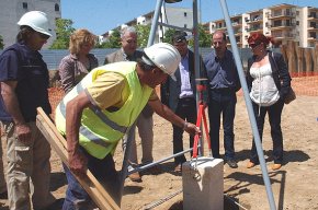 Es posa la primera pedra del futur Ateneu Juvenil i Centre de Formació 