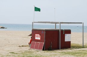 Es posa en marxa el servei de vigilància i socorrisme a les platges cambrilenques