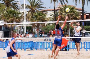 La platja del Regueral acull els primers partits del Campionat d'Espanya Universitari de Volei Platja 