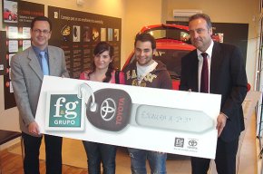 Francisco José Baza i Antonia Madrid, primers guanyadors de la campanya de promoció entre F&G i Toyota