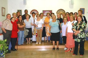 L'Escola de Puntaires de Cambrils mostra el seu tradicional art en una exposició 