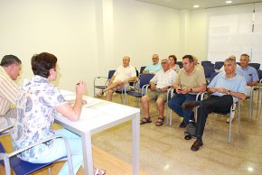 Les queixes sobre les zones blaves al Port i al Regueral centren una nova reunió de les associacions de veïns