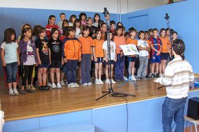 Els alumnes del CEIP Guillem Fortuny graven un CD de cançons tradicionals sota el títol "Una altra vegada!!!"