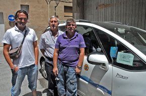 Els taxistes denuncien els serveis que fan a Cambrils unes furgonetes vinculades als taxistes de Salou