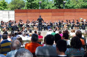La banda de música Costa Daurada celebra el Dia Internacional de la Música amb un concert al Parc del Pescador