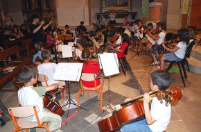 Les orquestres de corda de l'Escola de Música realitzen el seu concert de final de curs