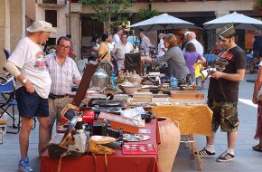 Un nou mercat d'antiguitats a la plaça d'Espanya anima el comerç al Barri Antic