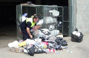 La Policia Local destrueix 3.340 objectes procedents de la venda il·legal ambulant intervinguts en el darrer mes
