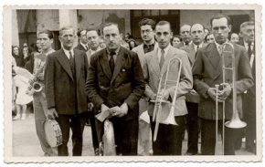 Grup de músics durant la processó de corpus. ANY 1940-41
