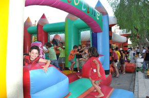 Els veïns del Molí de la Torre surten al carrer per celebrar la seva festa de l'estiu
