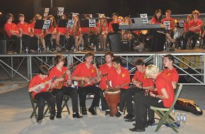 Música en viu i a la fresca amb la Guilford County School Big Band