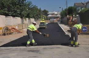 Es comencen a asfaltar els carrers del barri de la Llosa dins de la primera fase de les obres 