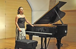 La pianista Laia Masramon actua a la Cripta de l'Ermita davant d'un nombrós públic 