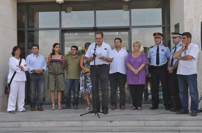 Minut de silenci a les portes de l'Ajuntament en motiu dels dos últims atemptats d'ETA a Burgos i Calvià