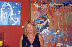 L'artista Cinta Ballesté exposa tot un seguit d'obres al Cafè Marro