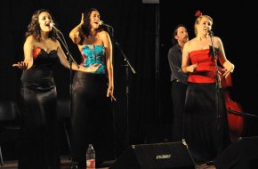 El ritme a contratemps i l'estil swing del Trio Chikiboom protagonitzen l'actuació d'ahir del Festival de Música  