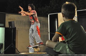 Espectacle de circ per a una xafogosa nit d'agost