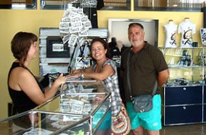 El Patronat de Turisme distribueix un dossier informatiu amb els principals atractius de Cambrils