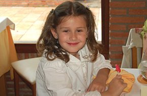 La xiqueta cambrilenca Èlia Vidiella, de 8 anys d'edat, mor en un desgraciat accident en una platja de l'Ametlla de Mar