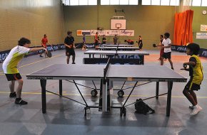 El Tennis Taula Cambrils celebra un Open per a posar a punt les diferents categories del club