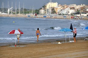 Ocupar la primera línia de platja i marxar, una pràctica cada vegada més habitual