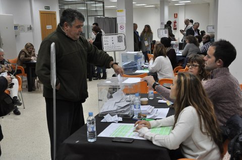 Col·legi electoral del local de la Creu Roja