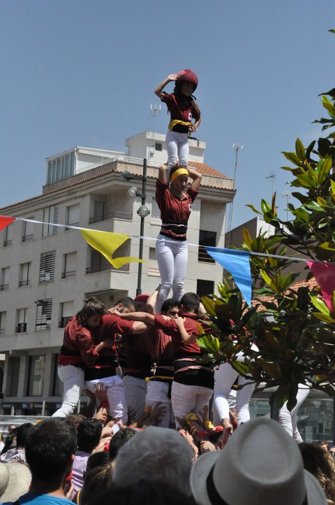 4 de 6 amb el pilar dels Xiquets de Cambrils