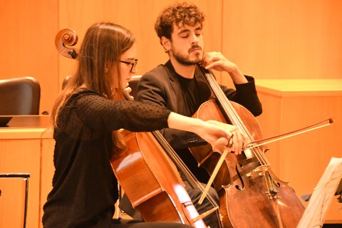 Actuació musical a càrrec d'Àngela Guillen i Guillem Vallvé