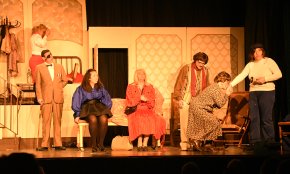 La Teca retorna als escenaris amb una comèdia d'embolics (Comèdia negra) amb la il·luminació com a protagonista de l'obra