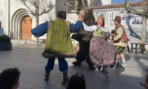 «El meu amic Brutus» i tota la seva colla animen els carrers del Port amb jocs i música