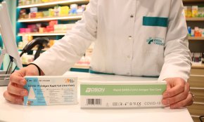 El govern de l'Estat regularà el preu dels tests d'antígens i comprarà 344.000 dosis d'antivirals de Pfizer al gener 