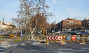 Es talla la circulació a l'avinguda d'Adelaida per les obres de construcció de la rotonda davant del Molí de les Tres Eres