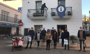 Els autors de les imatges del calendari de 2022 de l'Ajuntament de Vandellòs i l'Hospitalet de l'Infant reben els seus premis
