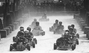 Prova de karts en circuit urbà durant les festes de Sant Antoni / Gener 1976