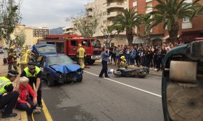 Es fa el simulacre d'un un accident de trànsit a l'Hospitalet de l'Infant