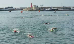 Es disputa la primera edició de la Travessia al Port de Cambrils