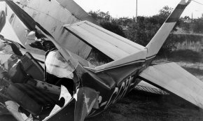 Una avioneta va caure prop de la urbanització El Dorado causant la mort dels dos ocupants / Febrer 1975