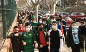 L'institut Ramon Berenguer IV organitza la caminada solidària «Amb tu, dono la cara contra el càncer»