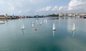El Club Nàutic Cambrils organitza la 1a Regata Territori Mestral per a embarcacions teledirigides