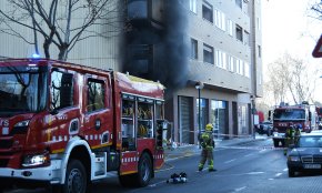 L'incendi del pàrquing subterrani de la Parellada calcina un vehicle i malmet les canonades dels desaigües de l'edifici